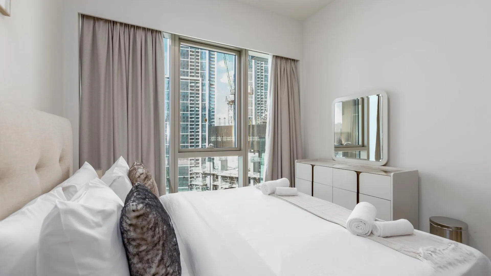 Brand New 1Br Apartment Near Burj Khalifa & Dubai Mall - Allsopp & Allsopp
